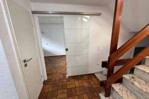Gepflegtes Reihenhaus im Split-Level-Design mit 5 Zimmern in Essen-Frintrop – Die vollständige Adresse der Immobilie erhältst du vom Anbieter., 45359 Frintrop, Essen – Vorschaubild 2