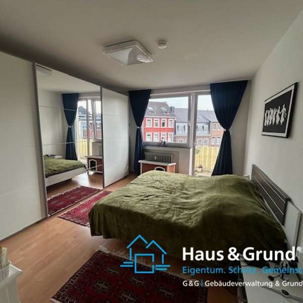 *** Attraktives u. solides Mehrfamilienhaus - mit Garagen - Aachener Innenstadt ***