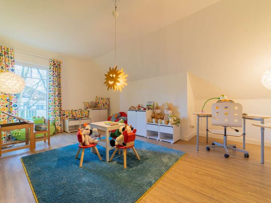 geräumiges Kinderzimmer