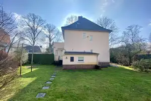 Großes freistehendes Einfamilienhaus auf wunderschönem, ruhigem Grundstück im begehrten Lichtenrade – Saalower Str. 46, 12307 Berlin – Vorschaubild 3