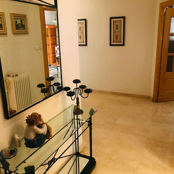 Diese spektakuläre Wohnung steht zum Verkauf. Sie bietet eine Wohnfläche von ca. 160 m² und verfügt 