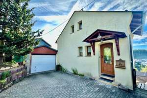 Einfamilienhaus mit Panormablick | 4ZKB | 115 m² Wohnfläche | ca. 813 m² Grundfläche | Kyllburg – Die vollständige Adresse der Immobilie erhältst du vom Anbieter., 54665 Kyllburg – Vorschaubild 1