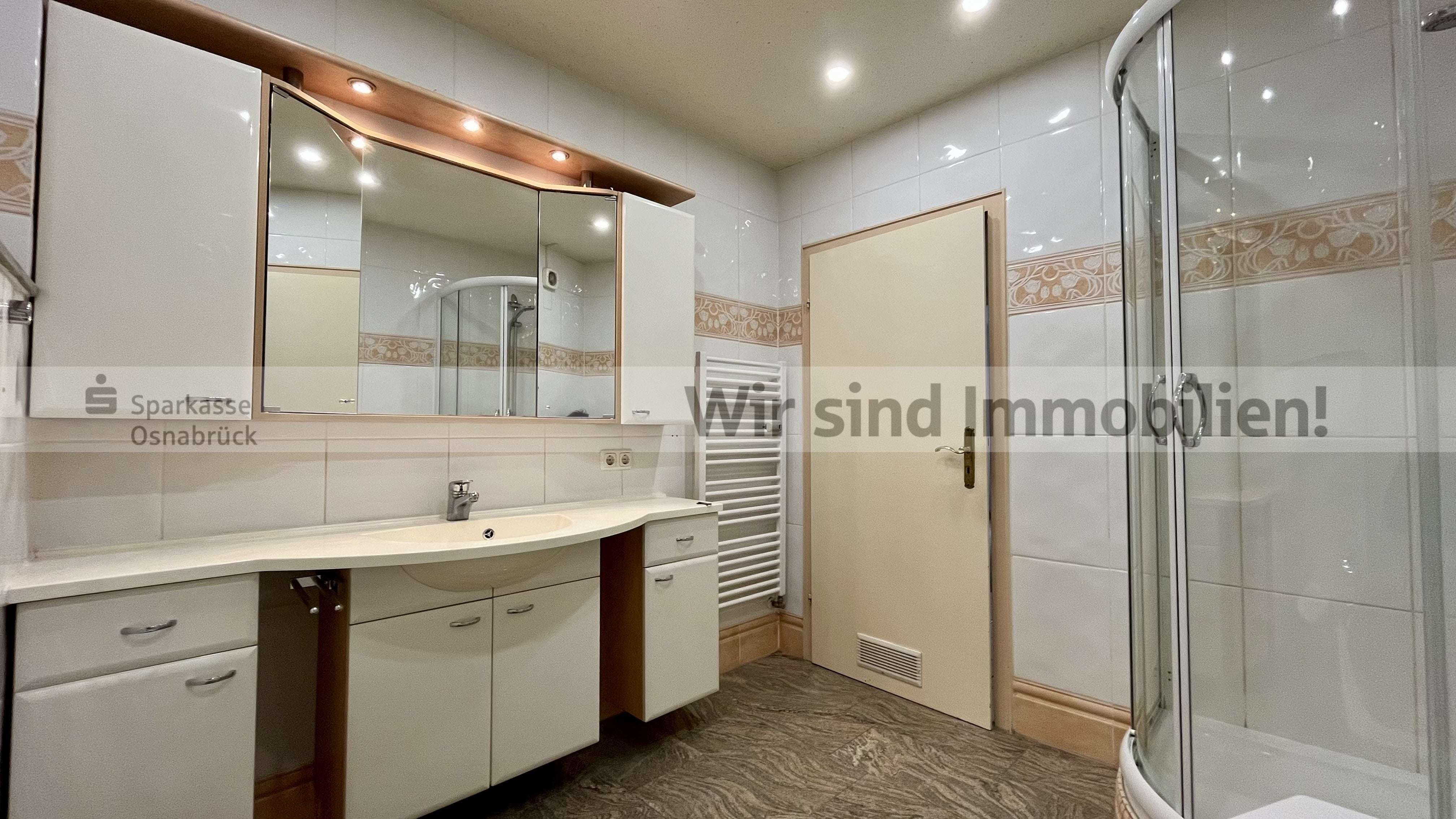 Immobilie in Wallenhorst - Balkon, Keller, Garage und Sitzecke im Garten - Bild 9