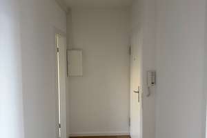 Frisch sanierte 3-Zimmer-Wohnung mit Balkon, EBK & Stellplatz in ruhiger Lage in Köln-Zündorf – Lilienweg 10, 51143 Zündorf, Köln – Vorschaubild 4