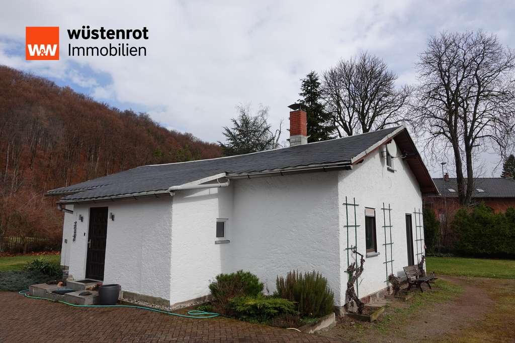 Immobilie in Geratal - Charmanter Bungalow mit großem Grundstück & vielseitigem Nebengebäude - Bild 2