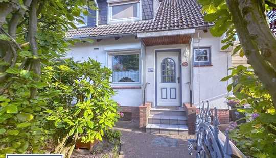 Bild von Erbbaugrundstück - Reihenendhaus im Dornröschenschlaf in Hamburg Wandsbek-Gartenstadt