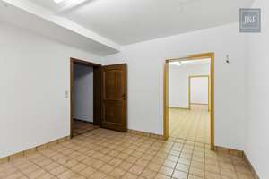 Großes Anwesen mit besonderer Architektur und Weitblick! Ideal für Großfamilien & Mehrgenerationen – Die vollständige Adresse der Immobilie erhältst du vom Anbieter., 61267 Neu-Anspach – Vorschaubild 33