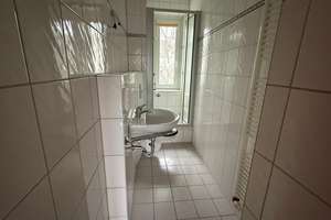 Modernes Laminat / 2. OG / sonniger Balkon - Bad mit Dusche + Fenster ! – Richard-Wagner-Straße 60, 9119 Kappel, Chemnitz – Vorschaubild 19