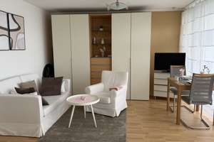 Lichtdurchflutete, vollmöblierte 1-Zimmer-Wohnung mit großzügigem Balkon & Blick über München – Die vollständige Adresse der Immobilie erhältst du vom Anbieter., 81927 Johanneskirchen, München – Vorschaubild 2
