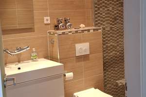 Moderne, voll möblierte 1,5-Zimmer-Wohnung in zentraler Lage/Fully furnished 1.5-room apartment in c – Bahnhofstraße 18, 65185 Mitte, Wiesbaden – Vorschaubild 4