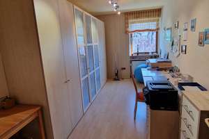 Wohnen wie im Park!
Tolles Landhaus
+ 4 Nebengebäude
+ PV-Anlage u. Fernwärme
+ Bezugsfrei in Kü – Die vollständige Adresse der Immobilie erhältst du vom Anbieter., 95473 Creußen – Vorschaubild 26