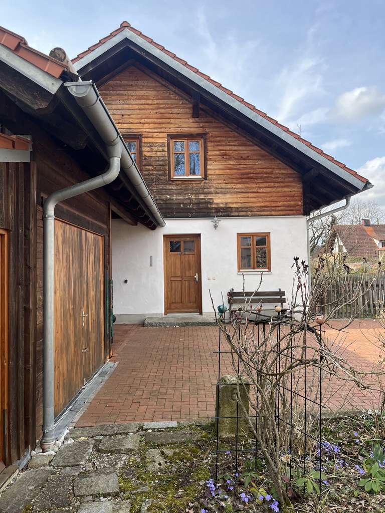 Immobilie in Tiefenbach - Gepflegtes Einfamilienhaus in ruhiger Lage mit großem Garten - Bild 1