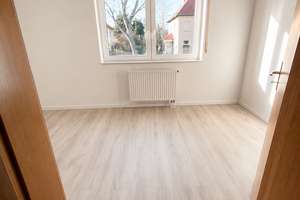 Ruhige 3-Zimmer-Wohnung mit großem Süd-West-Balkon in Kaulsdorf – Die vollständige Adresse der Immobilie erhältst du vom Anbieter., 12621 Kaulsdorf, Berlin – Vorschaubild 6
