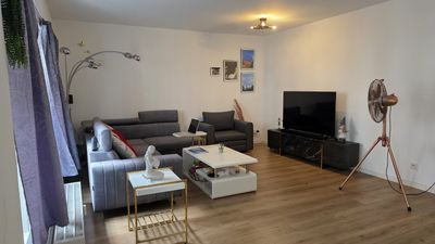 Wunderschöne Wohnung, Einbauküche, Balkon mit Blick auf den Garten, Tiefgaragenstellplatz