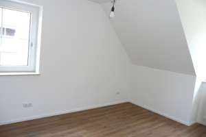Erstbezug nach umfangreicher Sanierung - DHH mit 5 Zimmern und Garage – Am Pappelwäldchen 57, 41462 Weißenberg, Neuss – Vorschaubild 10