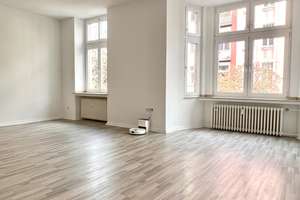 ** BEL ETAGE * GROßZÜGIG GESCHNITTENE 2 ZIMMER ALTBAUWOHNUNG NÄHE FÜRSTENPLATZ**