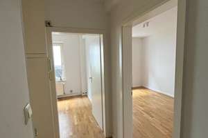 Befristet - 05/2027 - 2 Zimmer Erdgeschosswohnung mit Balkon in Hamburg-Eppendorf – Geschwister-Scholl-Straße 104B, 20251 Eppendorf, Hamburg – Vorschaubild 1