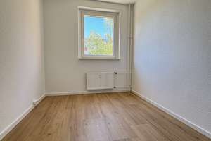 Frisch sanierte 4-Zimmer-Wohnung mit Balkon & Aufzug – ruhige Grünlage in Magdeburg-Herrenkrug – Breitscheidstraße 33, 39114 Herrenkrug, Magdeburg – Vorschaubild 13