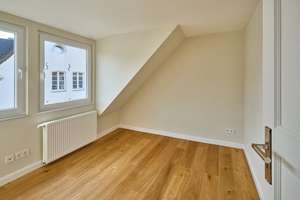 von PRIVAT: Stilvolles Stadthaus im Stadtzentrum von Kaiserswerth zu vermieten. – An Sankt Swidbert 7, 40489 Kaiserswerth, Düsseldorf – Vorschaubild 10