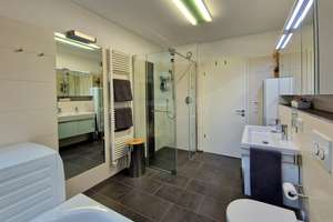 Courtagefrei: Helle und zentral gelegene DG-Maisonette-Wohnung mit Galerie und Sonnenterrasse – Die vollständige Adresse der Immobilie erhältst du vom Anbieter., 22391 Wellingsbüttel, Hamburg – Vorschaubild 12