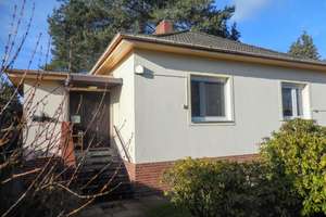 gepflegtes Einfamilienhaus zu vermieten, befristet bis mzum 28.02.2031. Miet 1550 € - 80 m² - 4.0 Zi