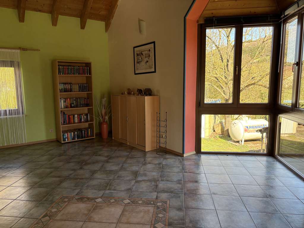Immobilie in Löllbach - Charaktervolles Landhaus mit großer Wohnfläche und Grundstück - seltene Gelegenheit im ruhigen Dorf - Bild 1