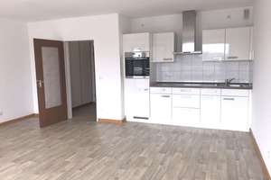 Sehr schönes Appartement im Grünen mit Balkon und Einbauküche