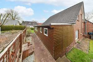 TT bietet an: Landluft inklusive: Zwei modernisierte und eigenständige Häuser in ruhiger Feldr – Die vollständige Adresse der Immobilie erhältst du vom Anbieter., 26388 Fedderwarden, Wilhelmshaven – Vorschaubild 33