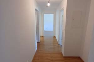 Gut geschnittene 3 Zimmer Wohnung mit Balkon in Milbertshofen – Milbertshofener Platz 9, 80809 Am Riesenfeld, München – Vorschaubild 7