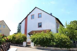 Zweifamilienhaus mit 2 Garagen, Garten & Ausbaupotenzial im Dachgeschoss – Die vollständige Adresse der Immobilie erhältst du vom Anbieter., 91575 Windsbach – Vorschaubild 2