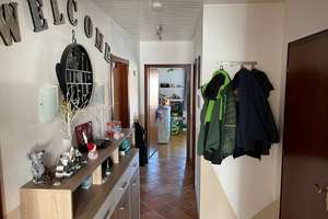 Stilvolle 3-Zimmer-Dachgeschosswohnung mit großem Balkon und EBK in Hamburg – Reetkükenweg 22, 21147 Hausbruch, Hamburg – Vorschaubild 4