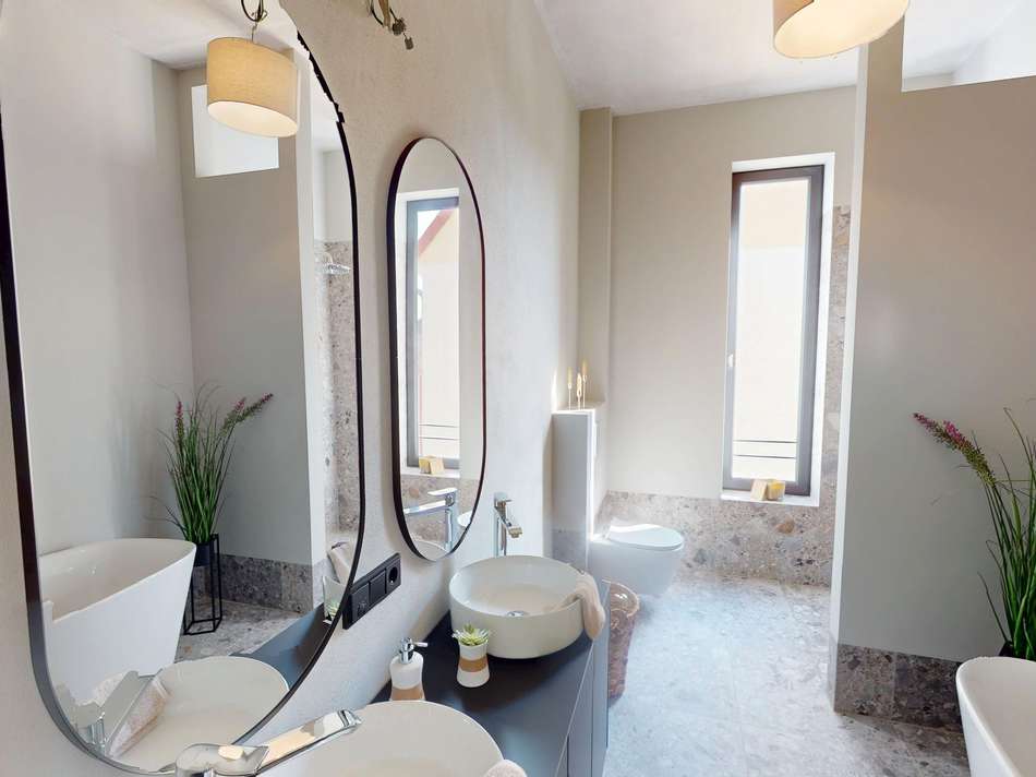 BADEZIMMER.jpg