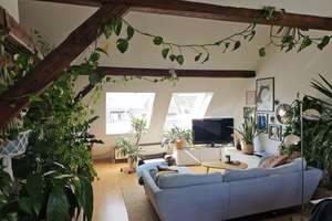 Helle, schön geschnittene Dachgeschosswohnung mit Balkon mit Aussicht ins Gr – Volmerswerther Straße 222, 40221 Bilk, Düsseldorf – Vorschaubild 2