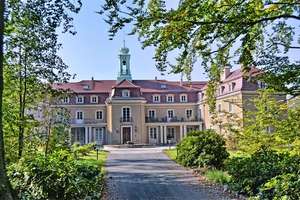 Bezugsfrei!!! Traumhaftes Unikat – exklusive 3-Zimmer-Maisonette mit 2 Tiefgaragen-Plätzen – Wachwitzer Weinberg 15, 1326 Loschwitz/Wachwitz, Dresden – Vorschaubild 2