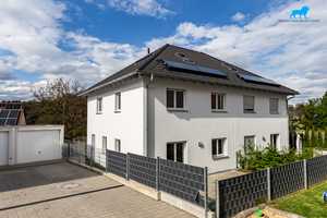 Moderne Doppelhaushälfte mit Südterrasse und kl. Garten, Neuwertig & Energieeffizient - EnEff. Kl. A – Dachauer Str. 29a, 85238 Dachau (Kreis) – Vorschaubild 1