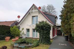 Großzügiges Einfamilienhaus mit großem Grundstück in ruhiger Lage von Adlershof – Die vollständige Adresse der Immobilie erhältst du vom Anbieter., 12489 Adlershof, Berlin – Vorschaubild 2