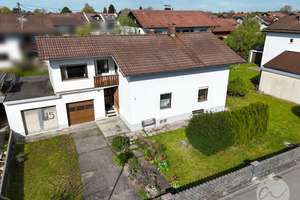 Sanierungsbedürftiges Haus in ruhiger Lage von Großkarolinenfeld – Die vollständige Adresse der Immobilie erhältst du vom Anbieter., 83109 Großkarolinenfeld – Vorschaubild 2