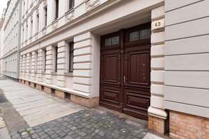 ALTBAUCHARME IM DOPPELPACK - Vermietetes Wohnungspaket mit langfristigem Potenzial