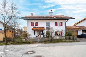 Gepflegtes Einfamilienhaus mit PV-Anlage und Doppelgarage in beliebter Lage von Peiting! – Die vollständige Adresse der Immobilie erhältst du vom Anbieter., 86971 Peiting – Vorschaubild 1
