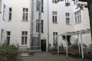 Attraktive, vermietete Altbauwohnung mit Balkon in Top-Lage – Die vollständige Adresse der Immobilie erhältst du vom Anbieter., 10439 Prenzlauer Berg, Berlin – Vorschaubild 4