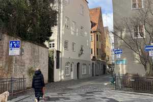 Stilvoll wohnen mitten in Augsburg – sanierte 2-Zimmer-Wohnung im Denkmal – Hunoldsgraben 54, 86150 Augsburg – Vorschaubild 1