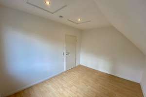 Helle Galerie-Dachgeschosswohnung mit Studio in Darmstadt-Eberstadt – Provisionsfrei von Privat! – Heidelberger Landstrasse 230, 64297 Eberstadt, Darmstadt – Vorschaubild 7