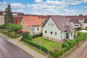 Richtig zuhause: Gepflegtes Einfamilienhaus samt Garten, Garage und 2 Carportstellplätzen – Kirschenallee 46, 17235 Mecklenburg-Strelitz (Kreis) – Vorschaubild 2