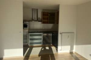 Ruhige 2,5-Zimmer-Wohnung mit 2 Balkonen und Tiefgaragenstellplatz in München-Milbertshofen – Die vollständige Adresse der Immobilie erhältst du vom Anbieter., 80807 Milbertshofen, München – Vorschaubild 3