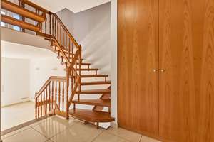 SPACIOUS AND ONLY 13 MINUTES TO CLAY! High-quality corner townhouse with garden, whirlpool, & garage – Die vollständige Adresse der Immobilie erhältst du vom Anbieter., 65203 Biebrich, Wiesbaden – Vorschaubild 9