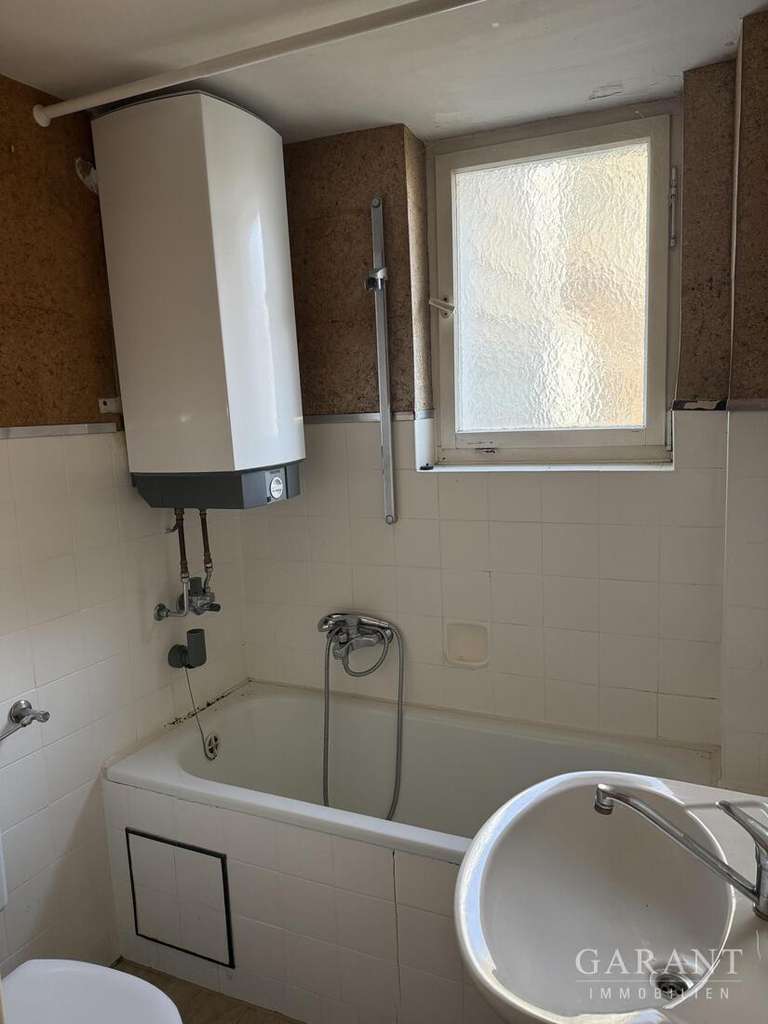 Immobilie in Fellbach - Ehemaliges Weinberghaus mit Entwicklungspotenzial im Ortskern von Fellbach-Schmiden! - Bild 4