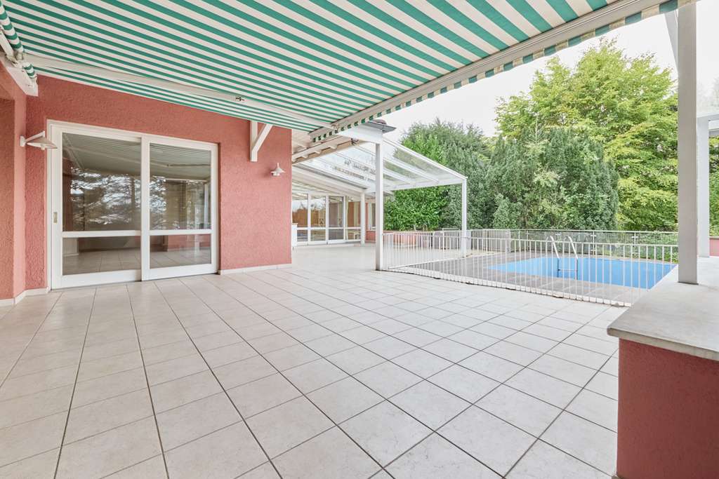 Immobilie in Neusäß - ***Familienidyll mit Pool in Westheim - Wohnen mit Stil & Weitblick *** - Bild 1