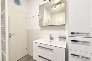 Großzügige Drei-Zimmer-Wohnung mit zwei Balkonen und Stellplatz - Frankfurt Heddernheim  – 60439 Heddernheim, Frankfurt am Main – Vorschaubild 6