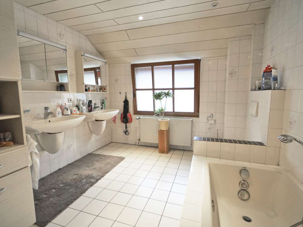 Immobilie in Sundern - Überzeugendes Wohn- und Geschäftshaus im Sunderner Ortsteil! - Bild 7