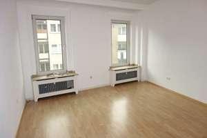 EXKLUSIV NÄHE BILKER ARCADEN MODERN MIT BALKON WANNENBAD EINBAUKÜCHE MÖGL. LAMINAT 3. ETAGE / AUFZUG – Brunnenstr. 20, 40223 Bilk, Düsseldorf – Vorschaubild 2